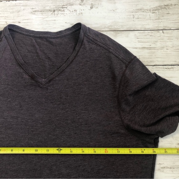 Lululemon Men V-Neck Short Sleeve T-Shirt Sz M - Picture 8 of 9